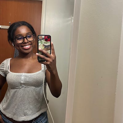 Female student looking for a room in LA Main Photo