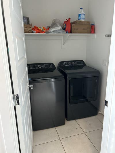 Looking for an awesome roommate  Main Photo