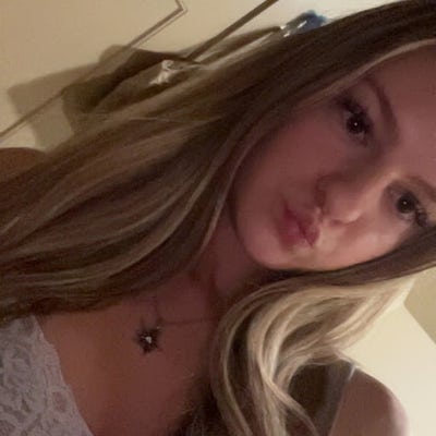 18 year old female looking for Westchester room Main Photo