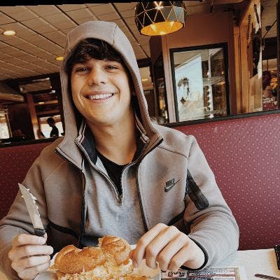 Professional Male seeks a large room Main Photo