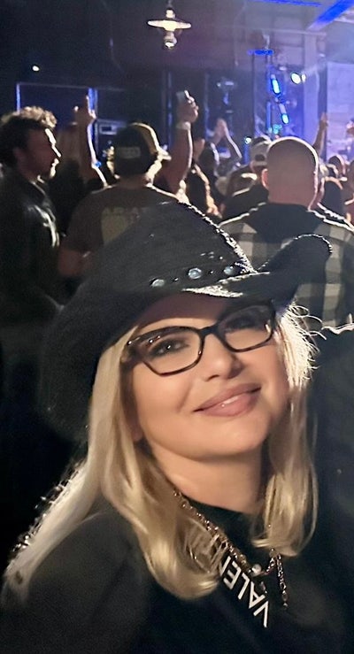 Responsible woman looking for LAX area room Main Photo