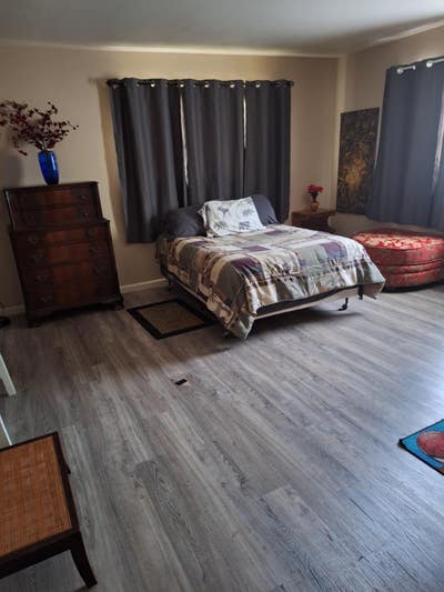 Large room in large house Main Photo