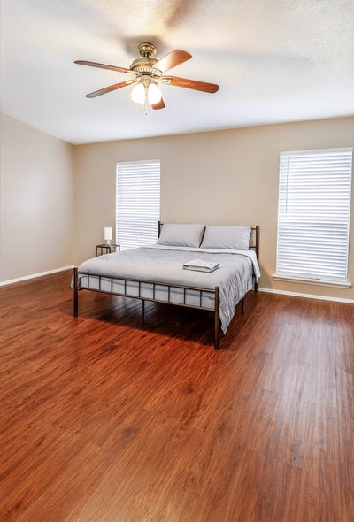 Private Room for rent w/ Office space & En-suite Main Photo