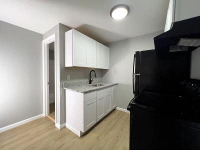 *1 Month Free* 1 bed 1 bath Starting at $900!!! Main Photo