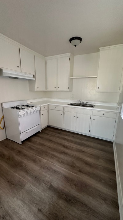 Charming 1bed + 1 parking prime Van Nuys area  Main Photo