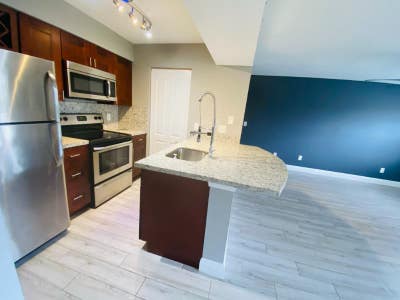 Gorgeous renovationBeautiful ViewWD inside Main Photo