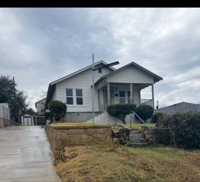 Room for rentsingle person.  located 2 blocks away Main Photo