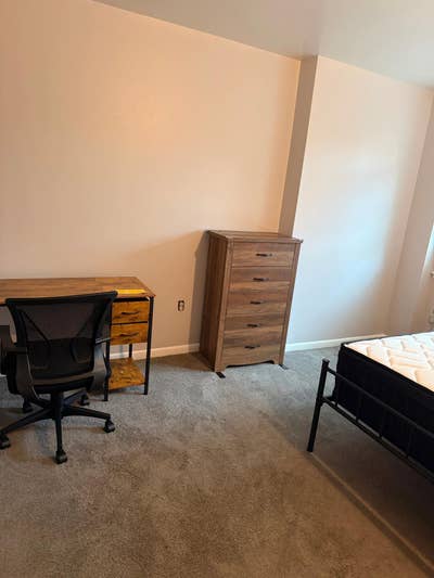 Furnished Top_Floor Room for Rent in Columbia Heig Main Photo