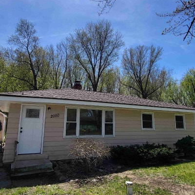 3 Bed Home Available Now_Great Location_ Near LMC  Main Photo