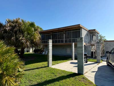 Lake House_ bed bathfully furnished Main Photo