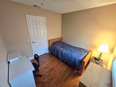 Room Available North of 60 Fwy Canyon Springs Main Photo