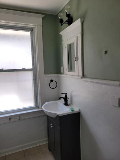 Charming one BR 2nd floor apartment with hardwood  Main Photo