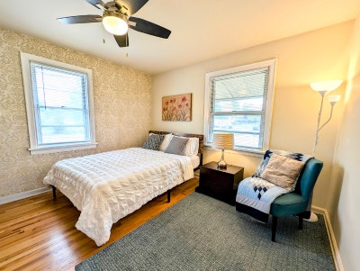 Furnished BR and unit for college off_campus livin Main Photo