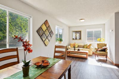  Upgraded Private 1 Bedroom for rent Main Photo