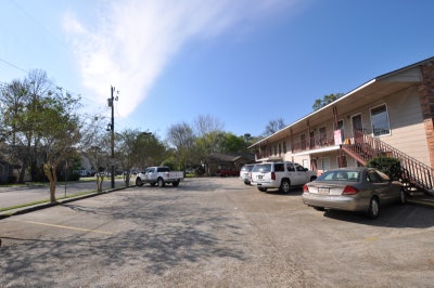 Apartment near UL...walk to class...great location Main Photo