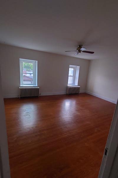 Nice 3rd floor unit in Victorian era Triplex Main Photo