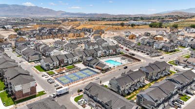 Private BR_Male roommates Main Photo