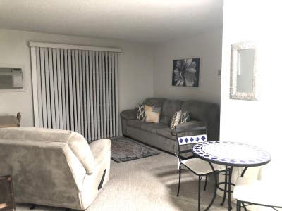 Great locationrent include utilities and parking Main Photo