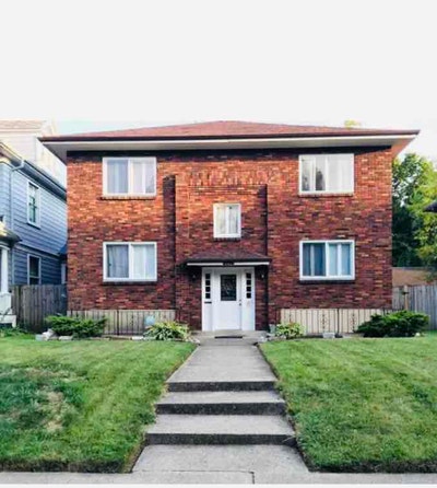 Lovelyhistorical 1BRapartment for rent.  Garage av Main Photo