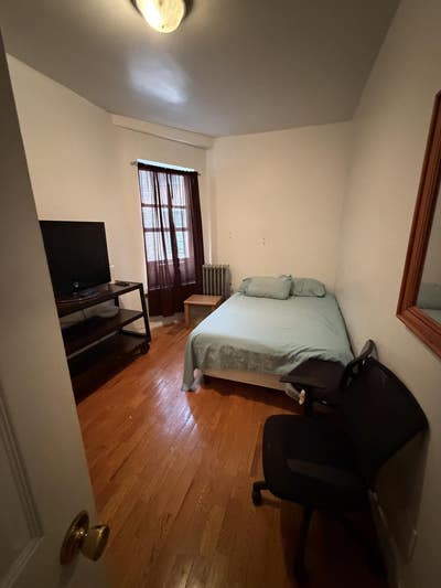 Private Room w/ Own Bathroom – Washington Heights Main Photo