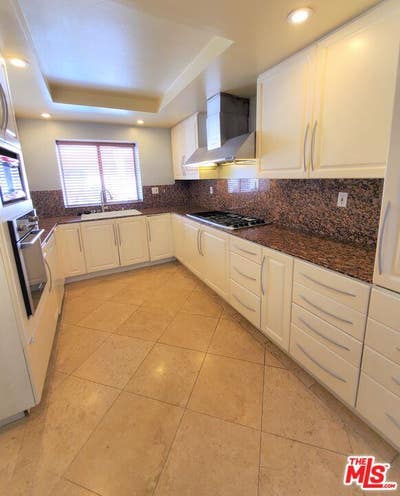 Room for Rent in a 2Br 2.5 Bath Townhouse Main Photo