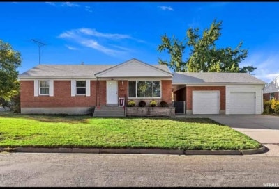 One BR with a shared bathroom  Main Photo