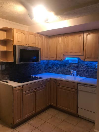 ROOM for rent (Private Entrance door & Balcony) Main Photo