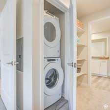 🏡 Luxury Apartment Temporary Home-Sitters Needed  Main Photo