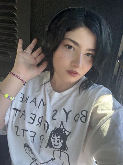 Female looking for a room in Glendale area Main Photo