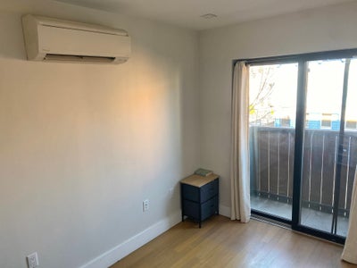 Bright bedroom w/ private bath & balcony Bushwick Main Photo