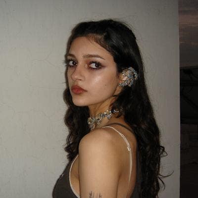 Professional Female seeks a small or large room Main Photo