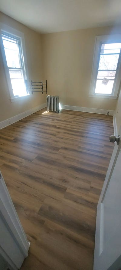 Shared Three bedroom apartment Main Photo