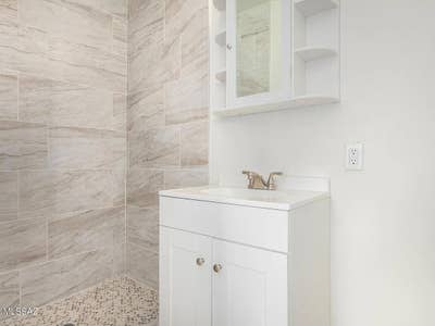 Master Bedroom for rent Main Photo