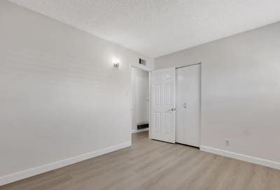 $900 Private room and bathroom in 3 bedroom house  Main Photo