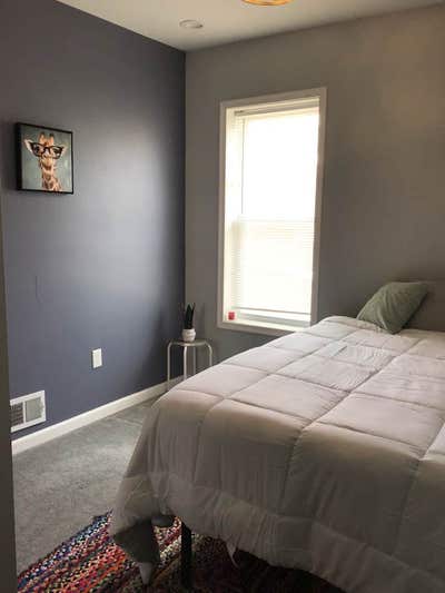 Cozy Cool Little Room  Main Photo