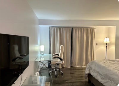 Large Room Hollywood Main Photo