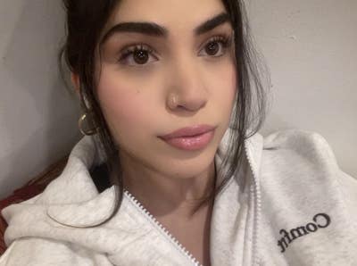 I am a professional female aged 25. I am look... Main Photo