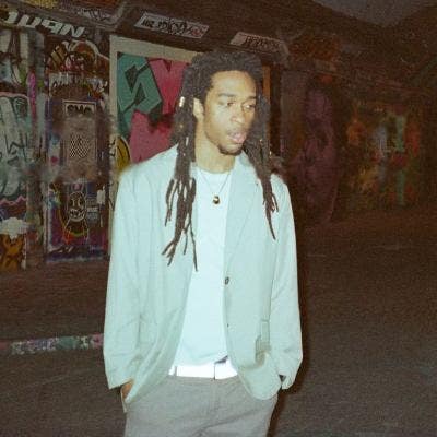 Professional seeks room Main Photo