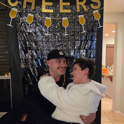 Female student needs Huntington Beach room now Main Photo