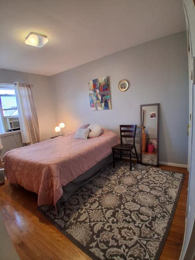 Utilices included loundry in Unit. Steps to NY tra Main Photo