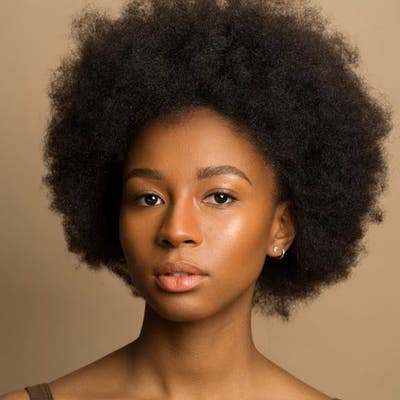 33 year old Female seeks a large room Main Photo