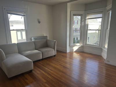 Searching for a Roommate Main Photo