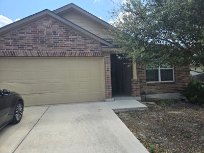 1 room and private bath available,   Main Photo