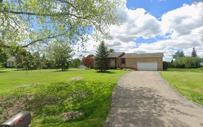 2 Rooms + Bath | Quiet Home | $700 Lapeer Main Photo