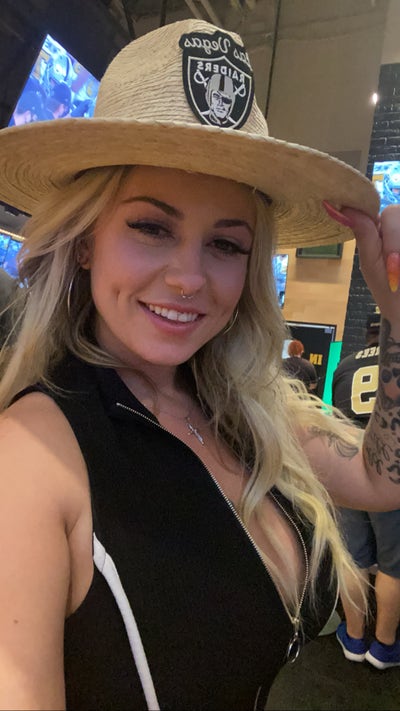 37 year old woman looking for room in Orange Main Photo