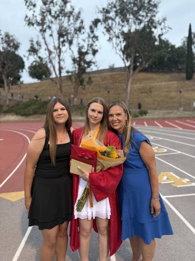 Looking for female roommate  Main Photo