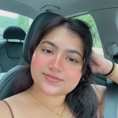 Professional Female seeks a small or large room Main Photo