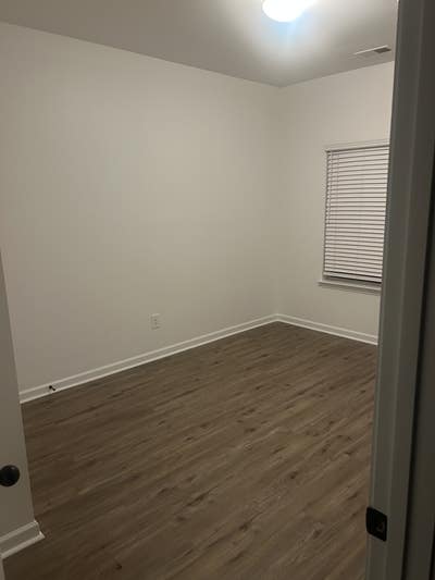 1 bedroom available  Main Photo