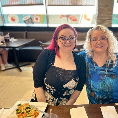 Single mom of 2 and Husky mom of 1.  Main Photo