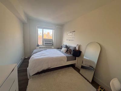 Stuytown Room with Views + Prime Location Main Photo